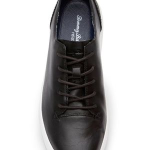 New Tommy Bahama Relaxology Leather Sneakers size